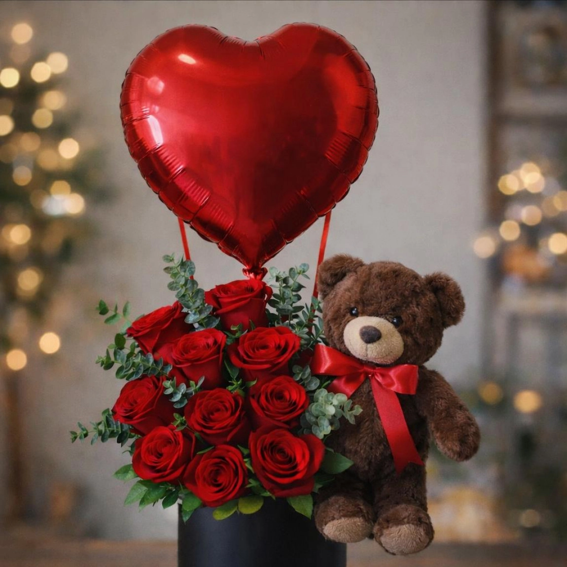 Kutuda Kırmızı Güller,Ayıcık Ve Balon