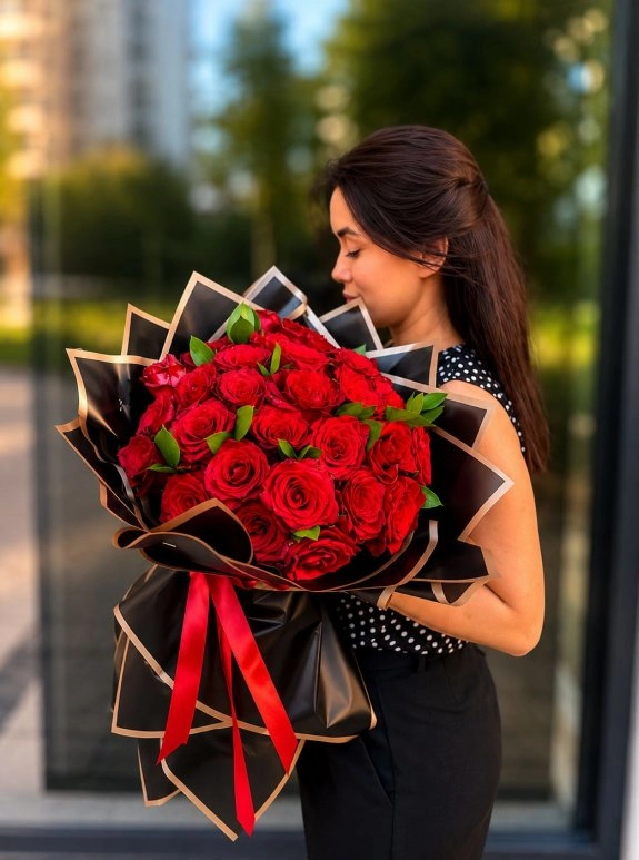 31 Kırmızı  Gül Buketi